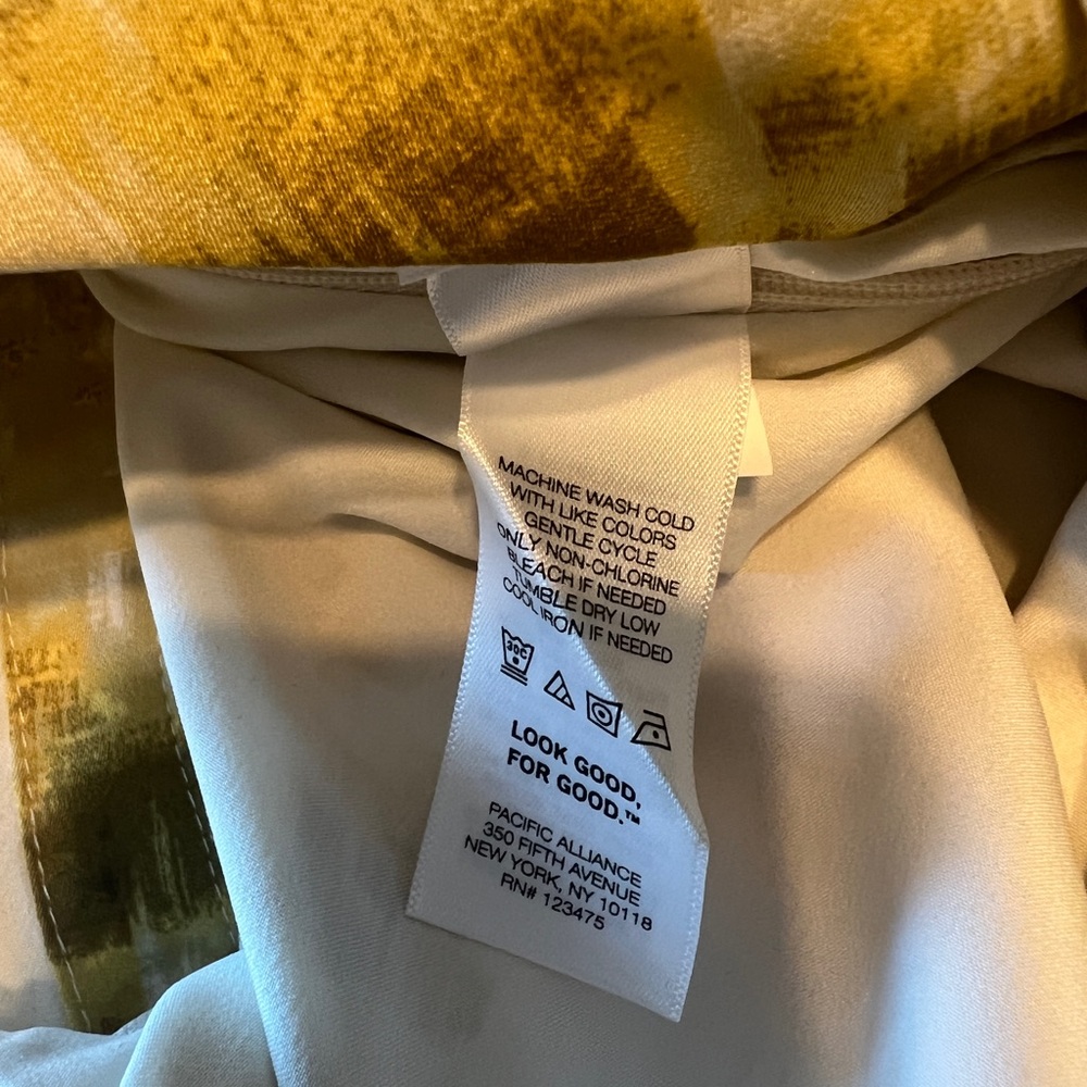 Kenneth Cole wrap styled beautiful dress with side zipper. - Picture 6 of 6